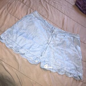 Sz: 16W Crown&Ivy Jean Shorts w/ Beautiful details
